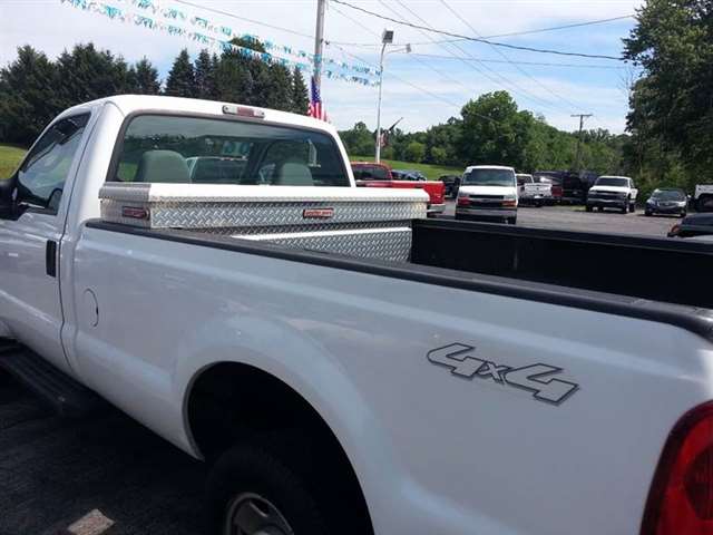 2006 Ford F-250 Super Duty XL 2dr Regular Cab 4WD LB